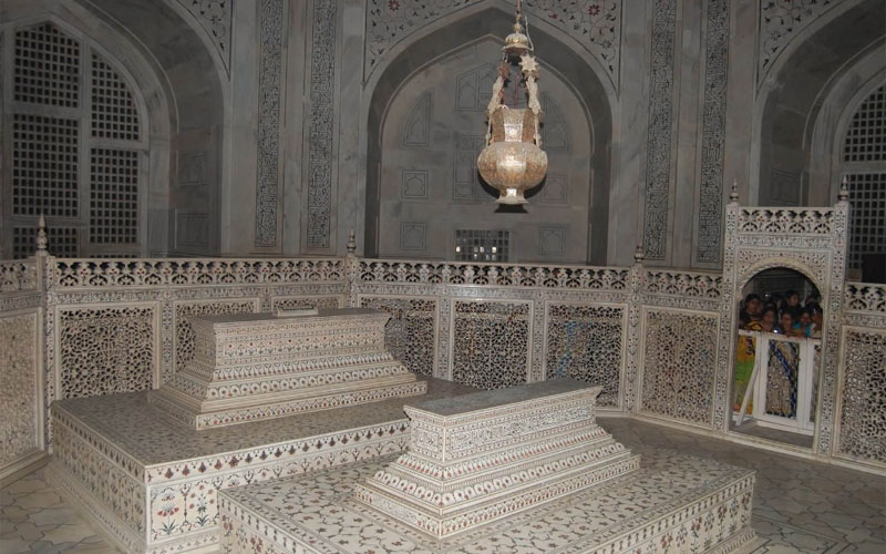 Taj Mahal Agra Same Day Tour by Gatimaan Express Train from Delhi