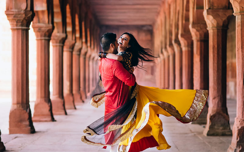 Taj Mahal Honeymoon Tour by Helicopter for Single Couple